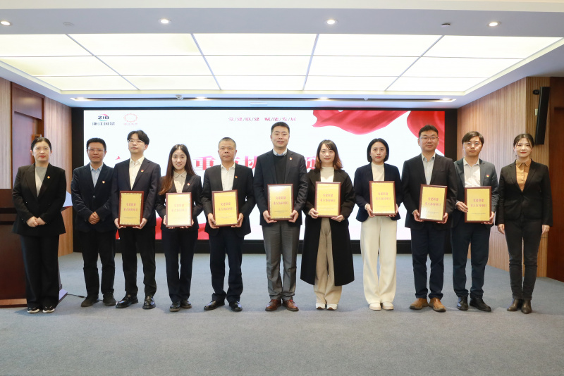 1739865432650216R4Rw.jpg 重點(diǎn)協(xié)同項(xiàng)目授牌.jpg